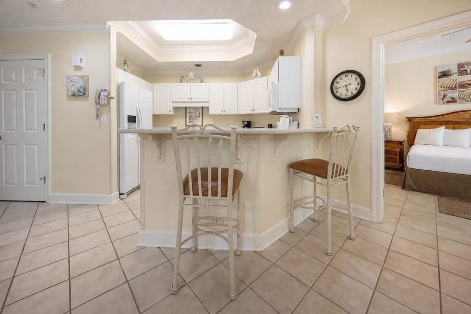 Condo, 3 Bedrooms | Interior