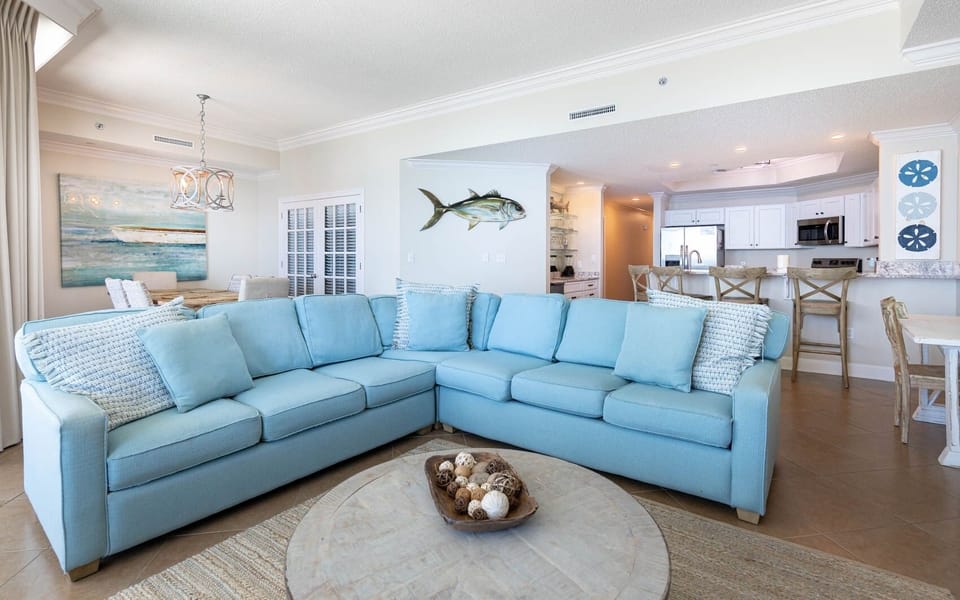 Condo, 3 Bedrooms | Living area