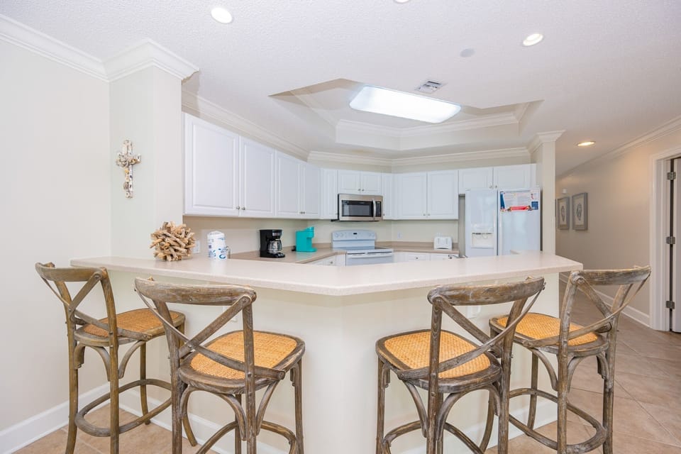 Condo, 3 Bedrooms | Private kitchen | Coffee/tea maker, fridge, oven