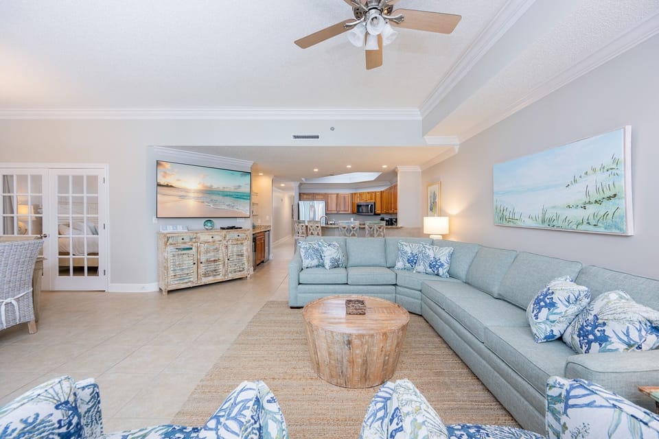 Condo, 3 Bedrooms | Living area