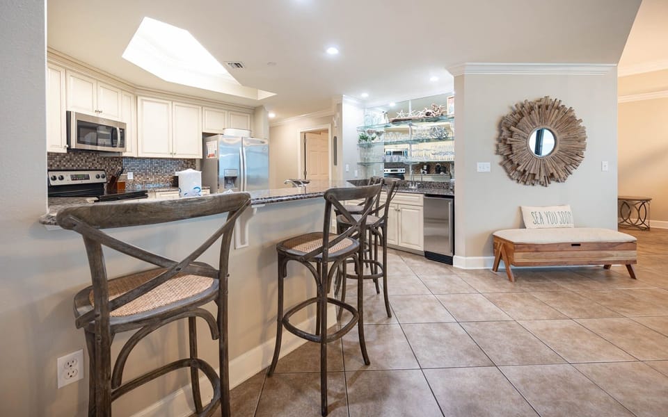 Condo, 3 Bedrooms | Interior