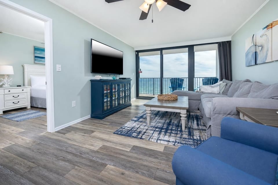 Condo, 2 Bedrooms | Living area