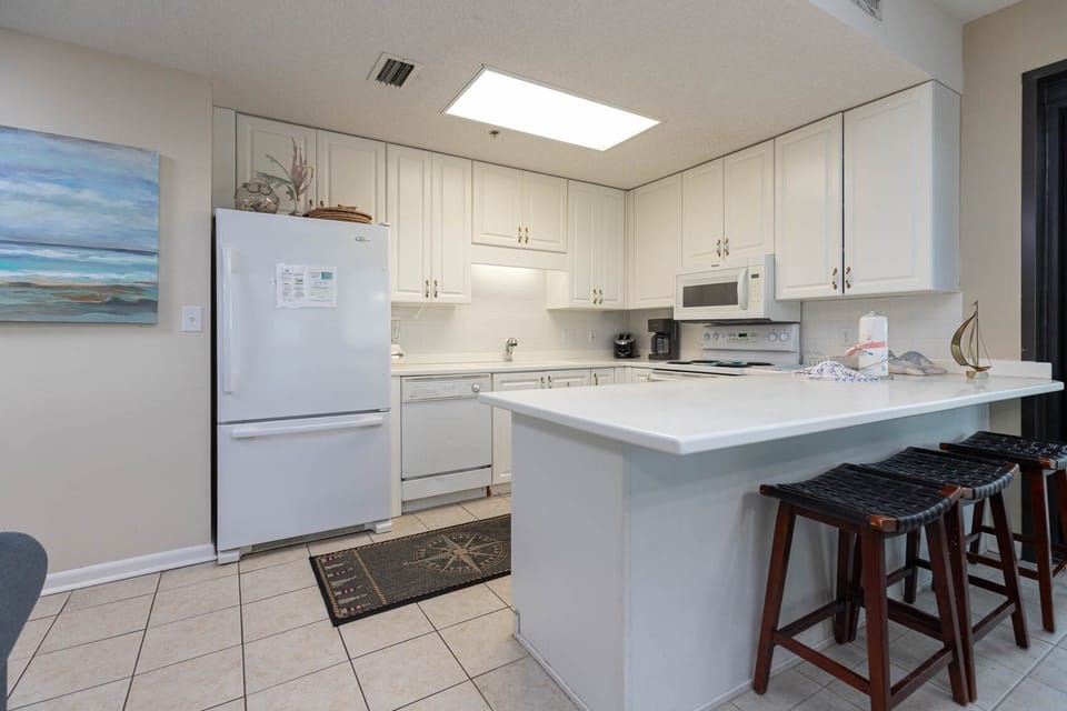 Condo, 3 Bedrooms | Private kitchen | Coffee/tea maker, fridge, oven