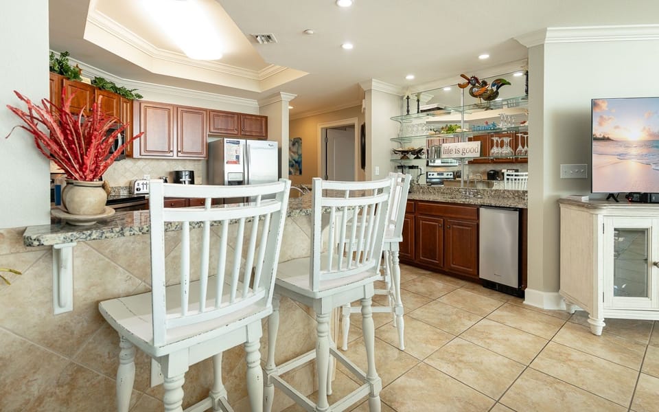 Condo, 3 Bedrooms | Dining