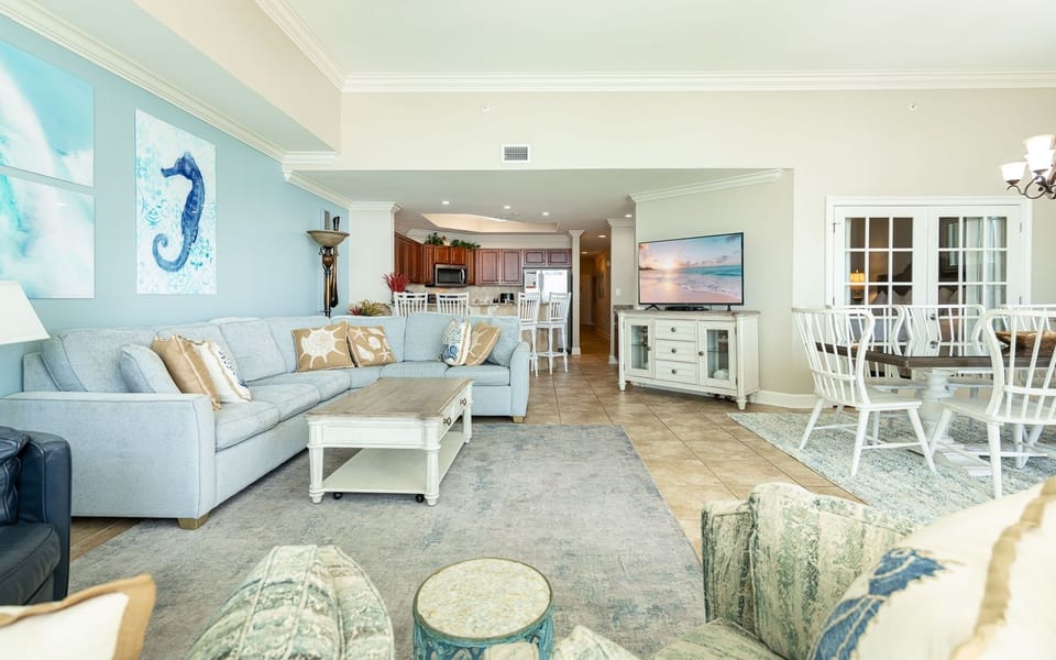 Condo, 3 Bedrooms | Living area