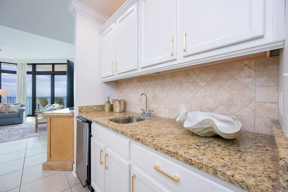 Condo, 3 Bedrooms | Interior