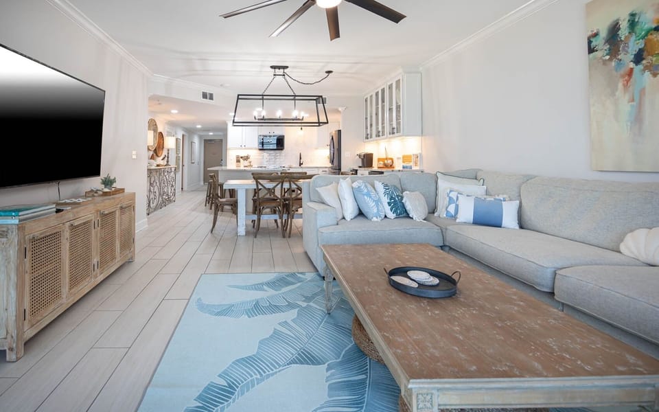 Condo, 3 Bedrooms | Living area