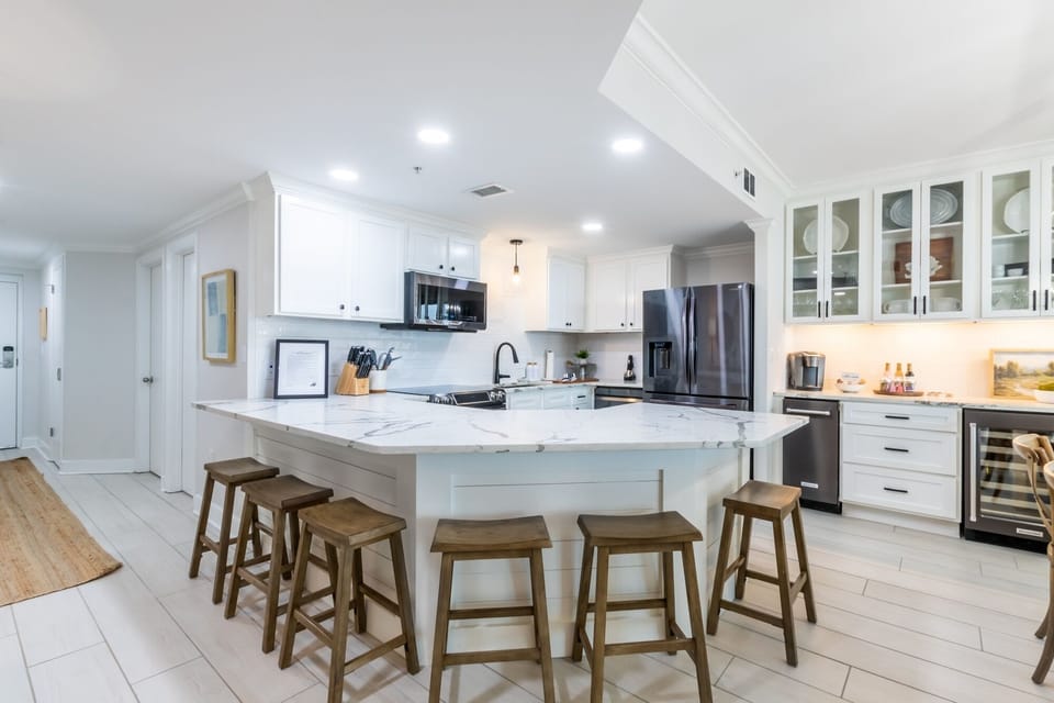 Condo, 3 Bedrooms | Private kitchen | Fridge, oven, coffee/tea maker