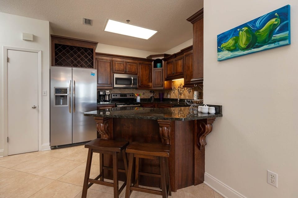 Condo, 1 Bedroom | Private kitchen | Fridge, oven, coffee/tea maker