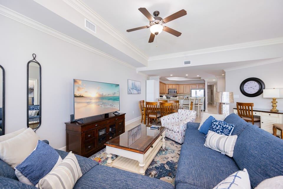 Condo, 3 Bedrooms | Living area