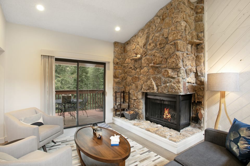 Condo, 2 Bedrooms | Living area | Smart TV