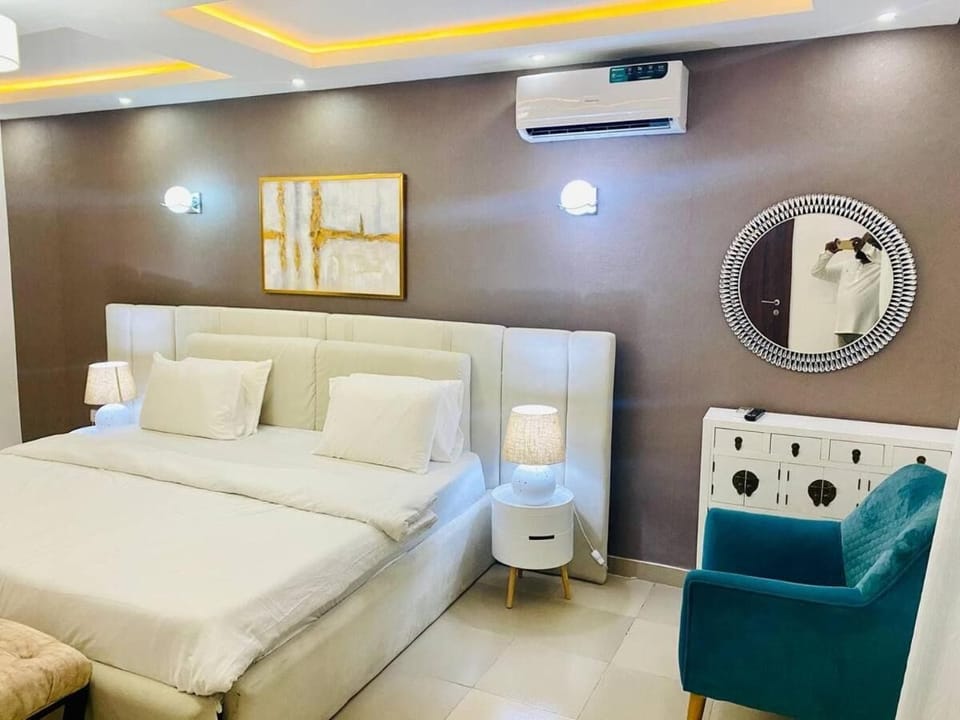Comfort Room, Balcony, City View | Desk, laptop workspace, free WiFi