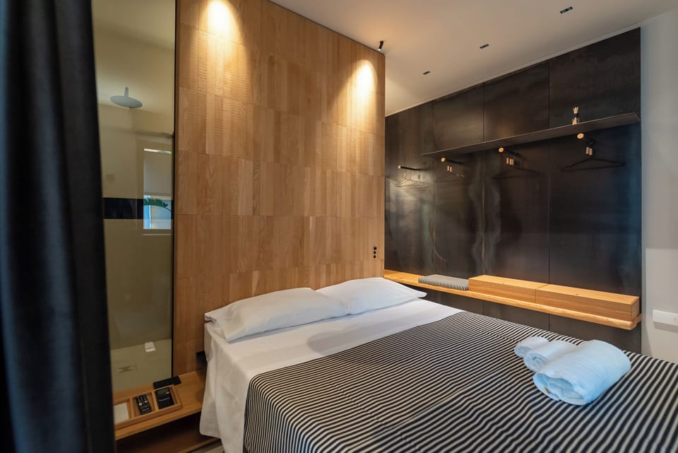 In-room safe, blackout drapes, free WiFi