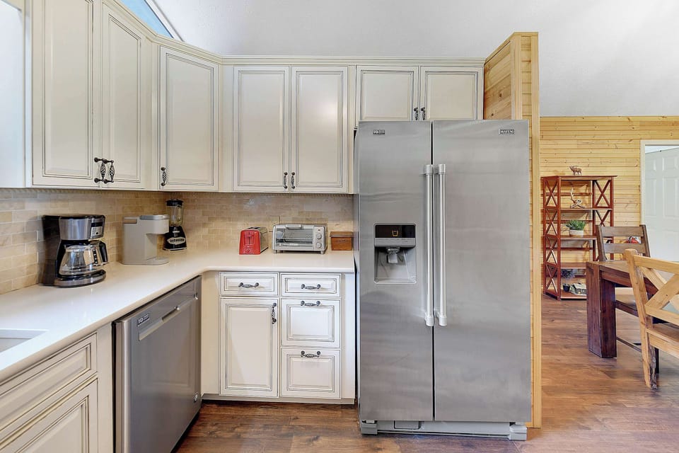 Fully stocked kitchen for all your cooking needs. Drip and pod style coffee makers, blender, toaster and toaster oven