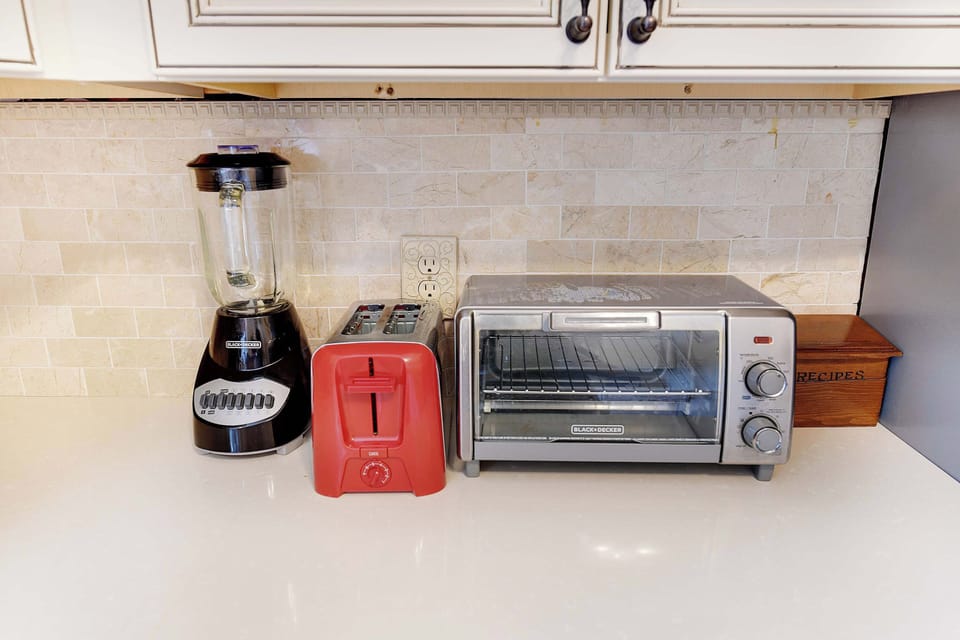 Blender, toaster and toaster oven included 