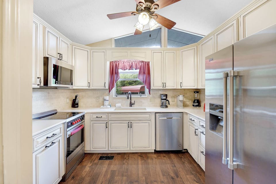 Fully stocked kitchen for all your cooking needs. Drip and pod style coffee makers, blender, toaster and toaster oven