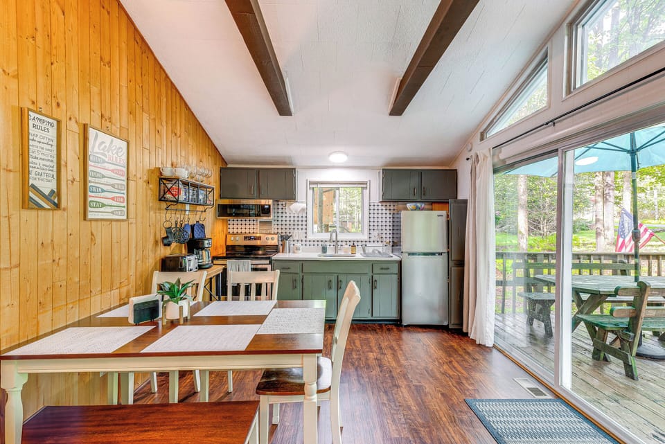Dining Area | Open Floor Plan | Central A/C & Heating