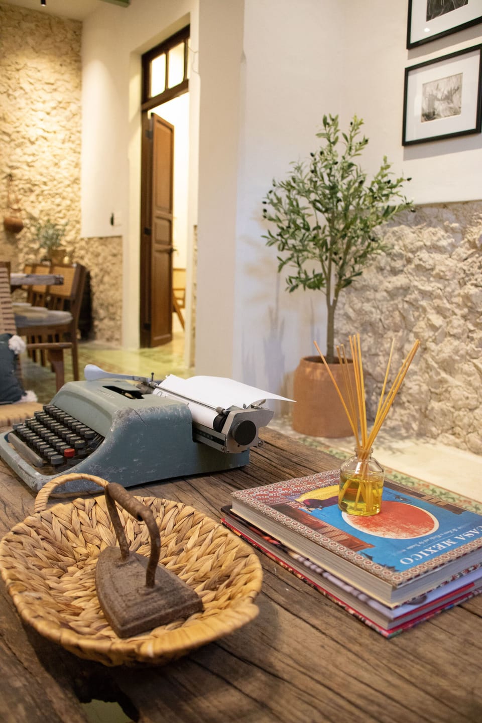 Family House, City View | Living area