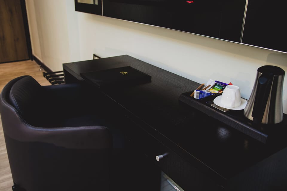 Deluxe Studio, City View | Desk, laptop workspace, free WiFi