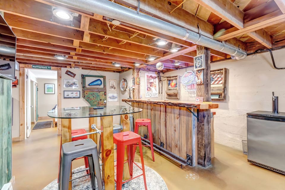 This Bar speaks for itself. Book your stay and enjoy this themed out bar. Perfect for any group, Bachelor, Bachelorette parties, girls or guys trips, where you can walk to Olde Town and come back and keep your gathering going with your own bar.