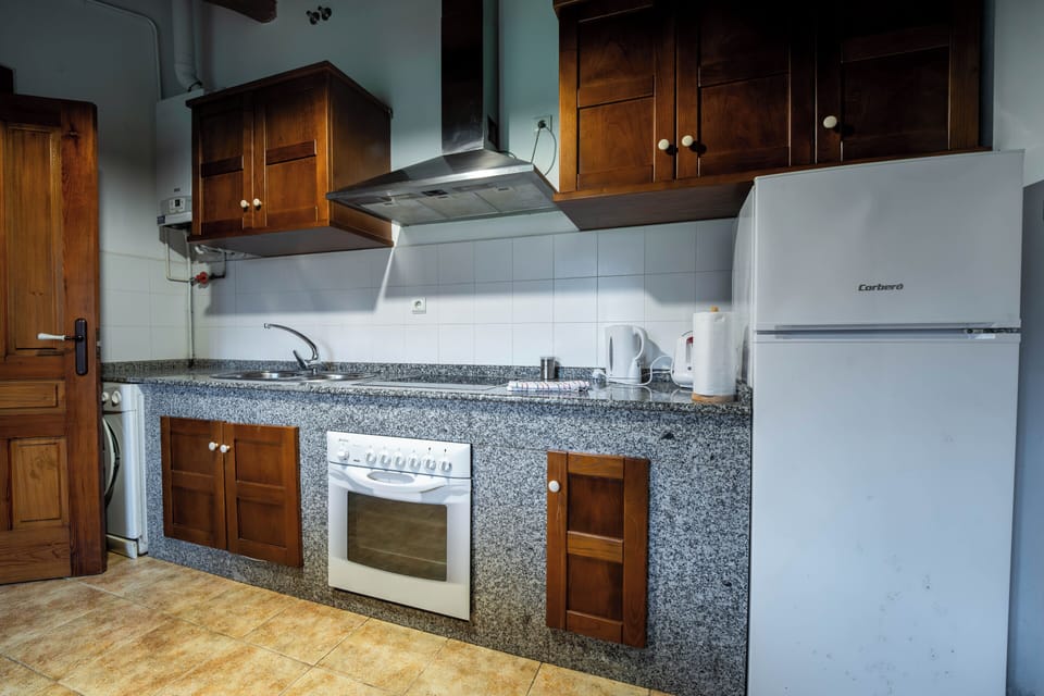 Traditional Cottage, Garden View | Microwave