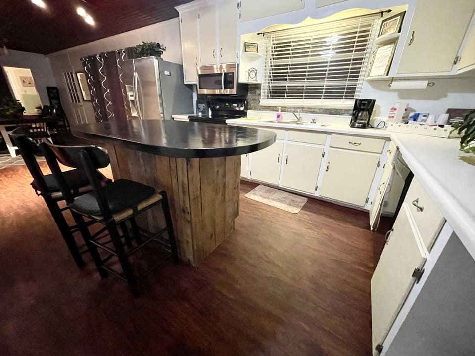 Fully furnished kitchen 