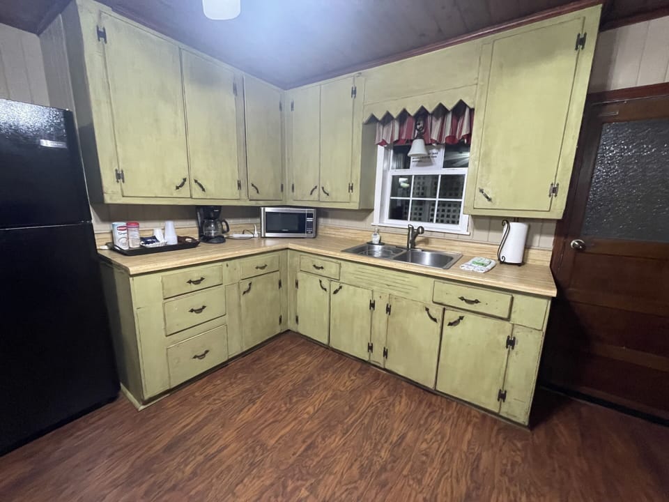 Full kitchen