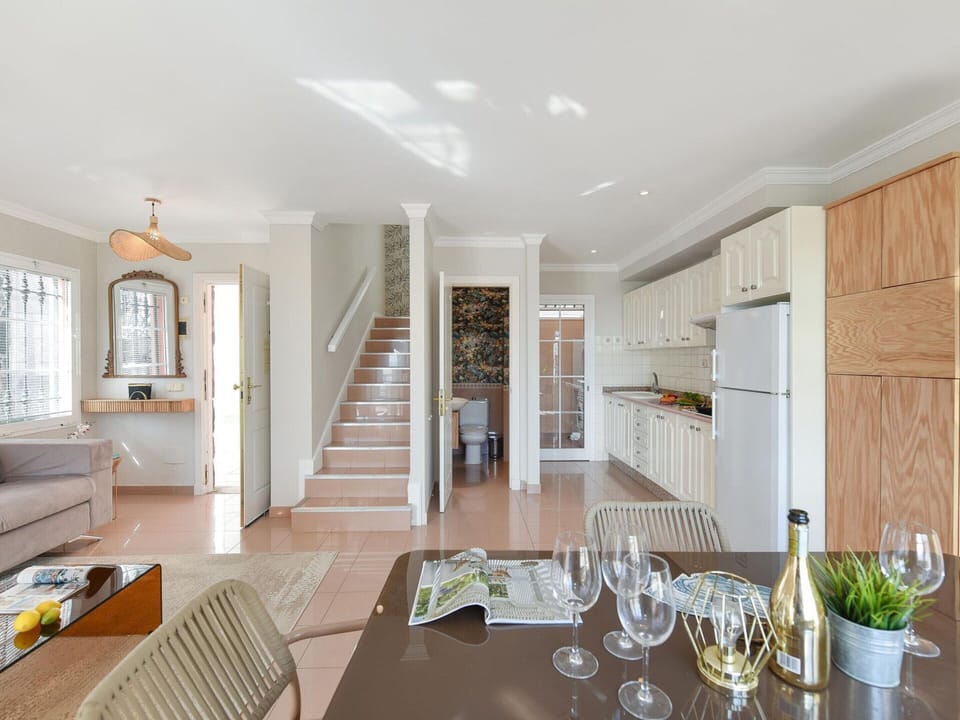 Chalet | Private kitchen | Electric kettle, toaster, highchair, cookware/dishes/utensils