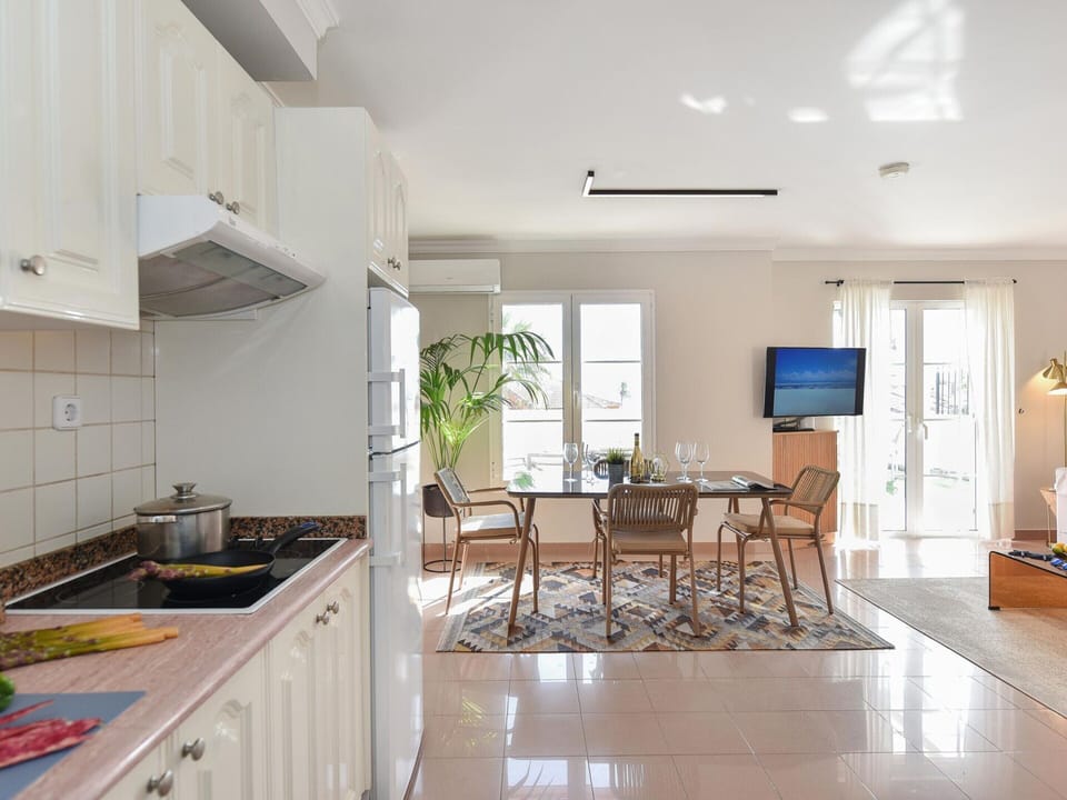 Chalet | Private kitchen | Electric kettle, toaster, highchair, cookware/dishes/utensils