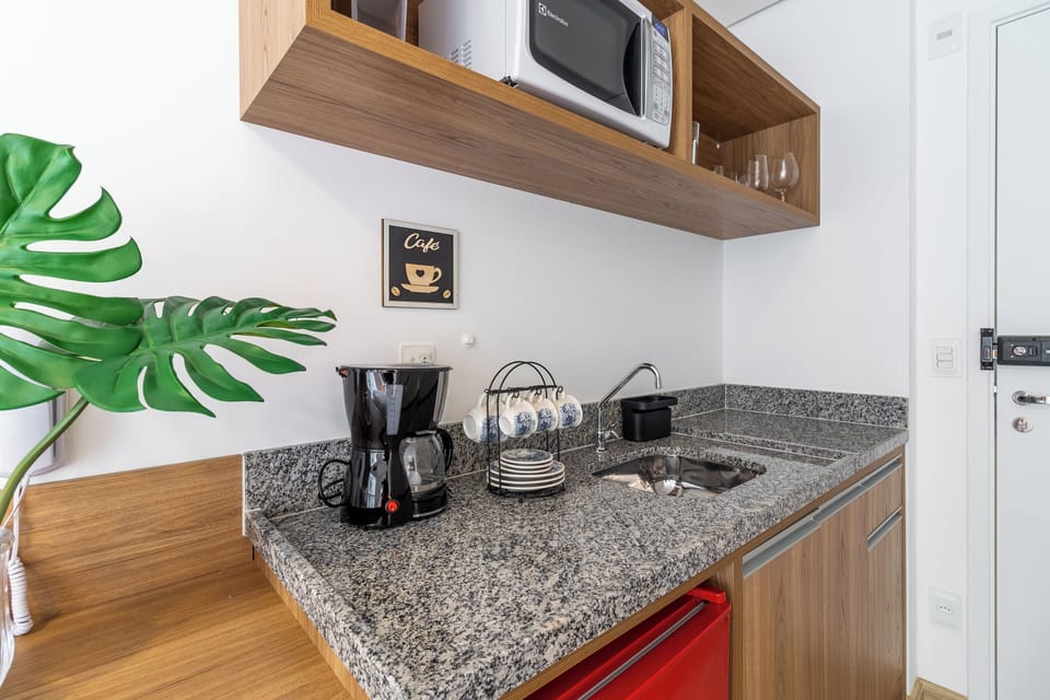 Comfort Studio, 1 Double Bed, Non Smoking, City View | Private kitchen | Mini-fridge, microwave, stovetop, cookware/dishes/utensils