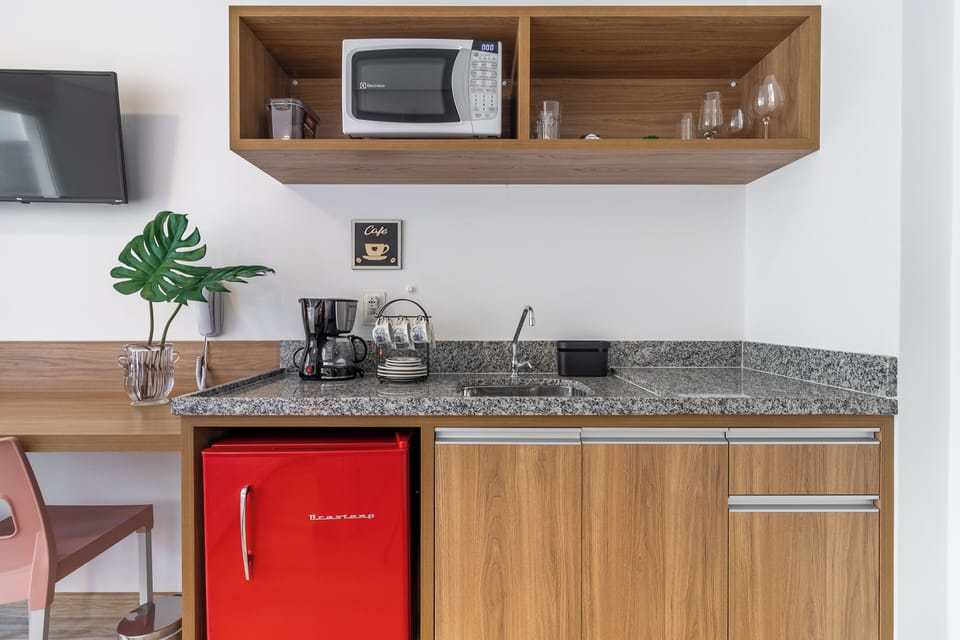 Comfort Studio, 1 Double Bed, Non Smoking, City View | Private kitchen | Mini-fridge, microwave, stovetop, cookware/dishes/utensils