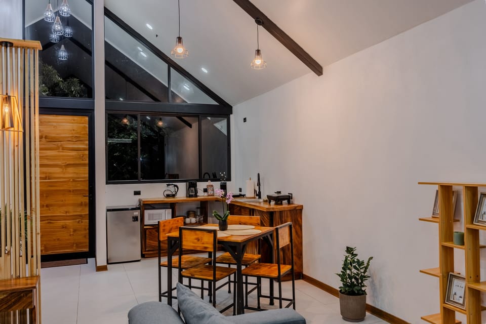 Luxury Villa, Balcony, Mountain View | Living area