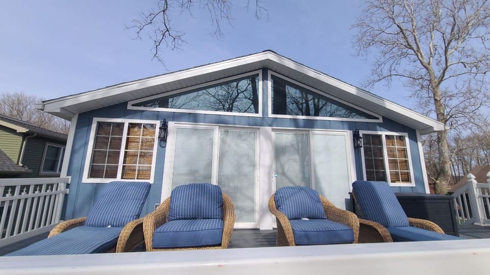 BALCONY CENTER