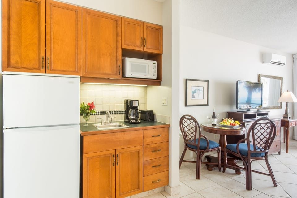 Coffee/tea maker, microwave