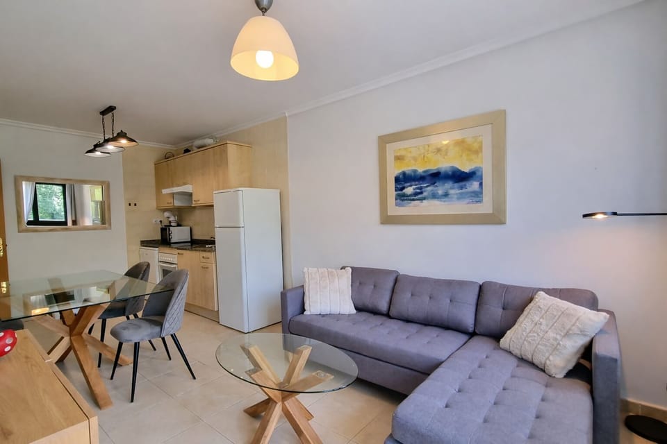 Communal lounge/ TV room,Kitchen or kitchenette,Living room,Dining area