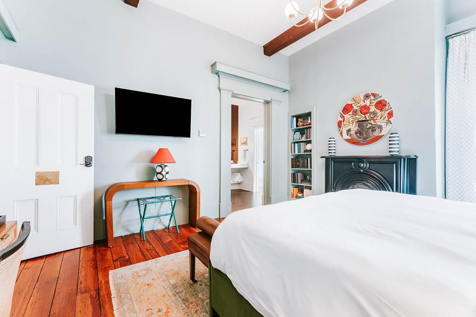 Poseidon Suite- sleeps four with one king size bed and 2 twin beds