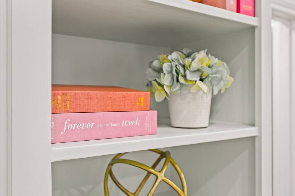 Thoughtful touches everywhere—pastel books, chic gold accents, and soft florals create a space that feels as stylish as it is welcoming. Perfect little moments of charm await. ✨