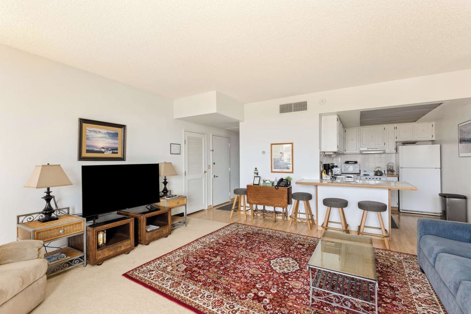 Welcome to easy eats! Our kitchen counter offers a relaxed spot for meals and connecting. Enjoy your coastal getaway!