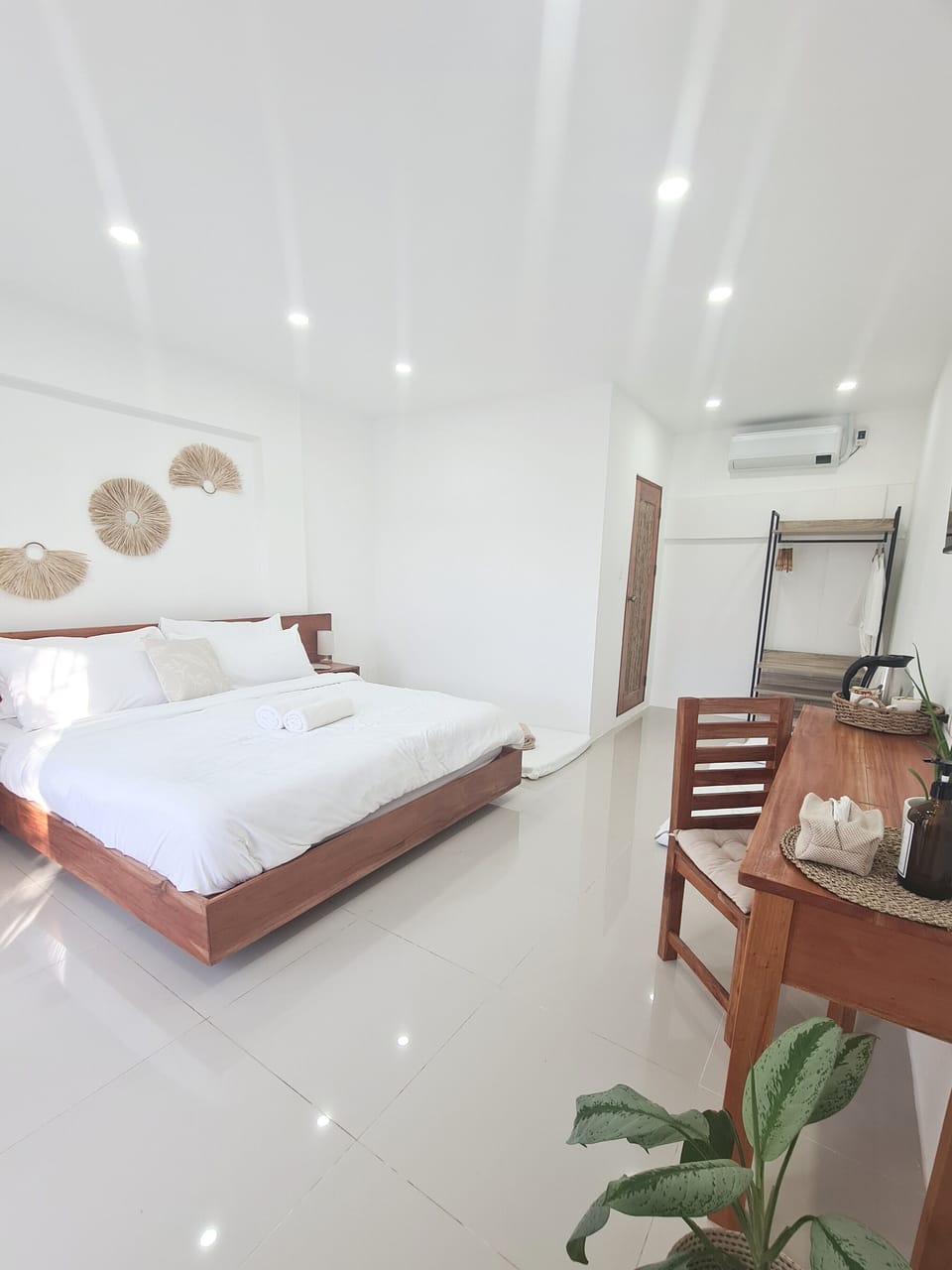 Superior Room | Iron/ironing board (on request), WiFi (free), bed sheets