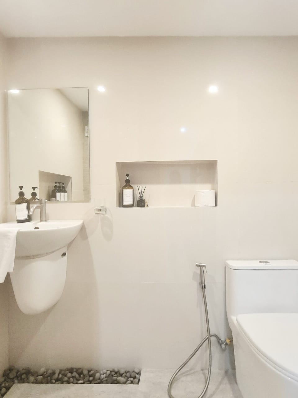Premium Room, Garden View | Bathroom | Shower, free toiletries, bidet, towels