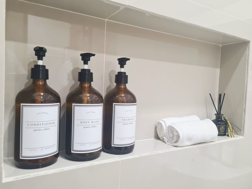 Shower, free toiletries, bidet, towels