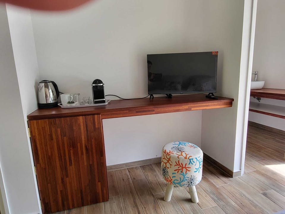 Deluxe Double Room, Garden View | In-room safe, blackout drapes, WiFi (free), individually decorated