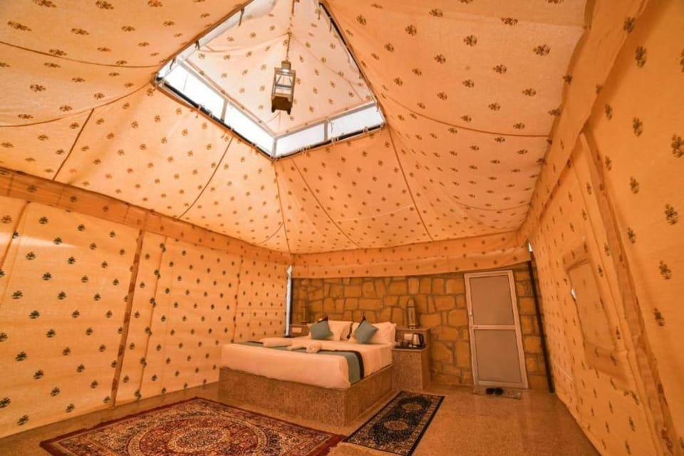 Desk, laptop workspace, free WiFi, bed sheets