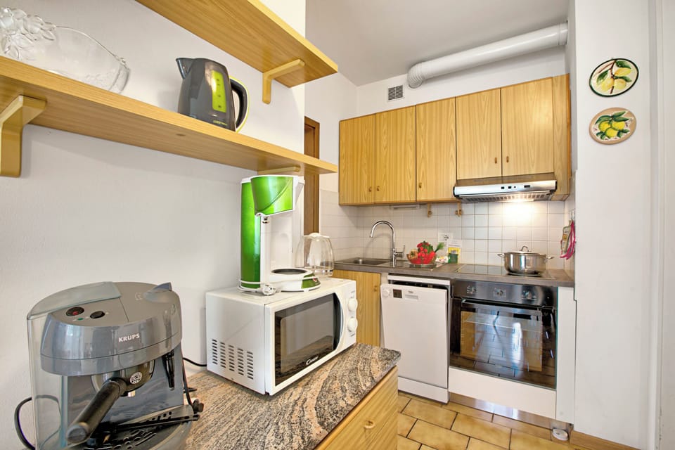 Standard Apartment, Multiple Bedrooms (Garden & Surf By Rossana) | Private kitchen | Fridge, oven, stovetop, dishwasher