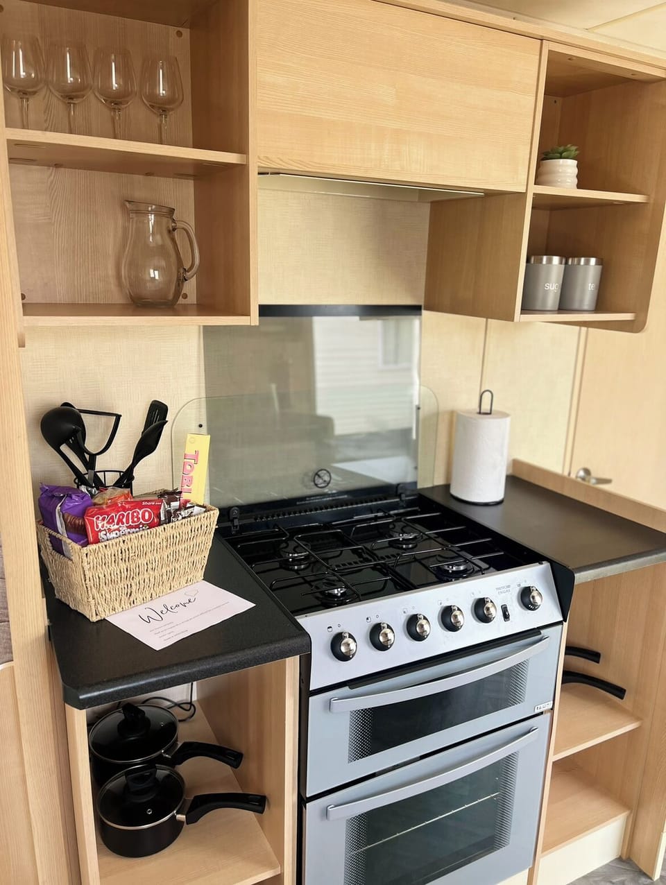 Cabin | Private kitchen | Fridge, microwave, oven, stovetop