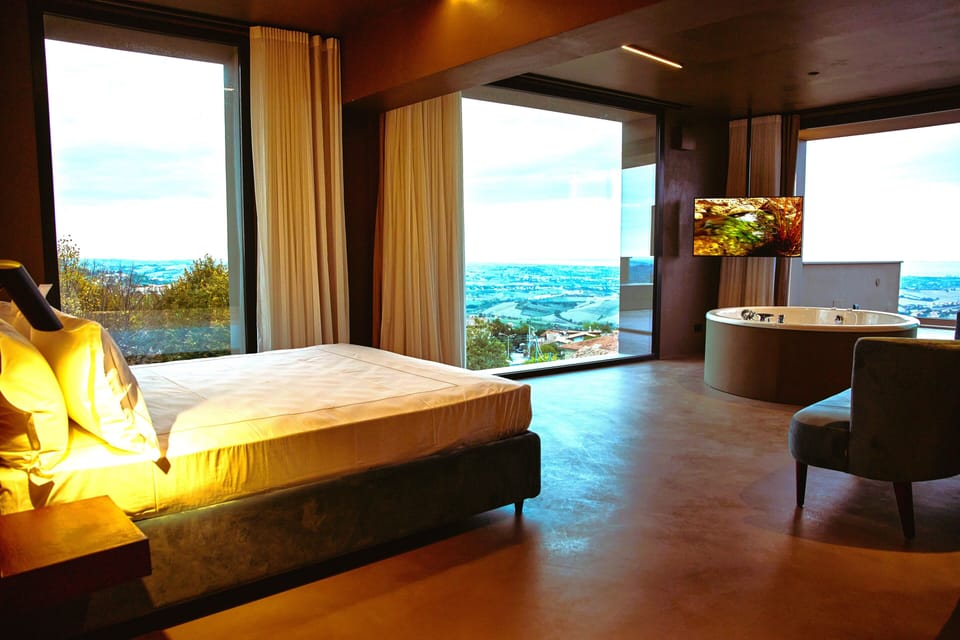 Deluxe Studio Suite, Sea View | Minibar, in-room safe, blackout drapes, soundproofing