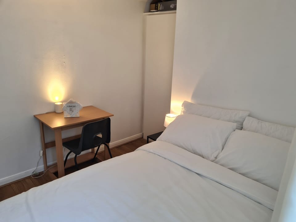 House | 4 bedrooms, desk, iron/ironing board, WiFi (free)