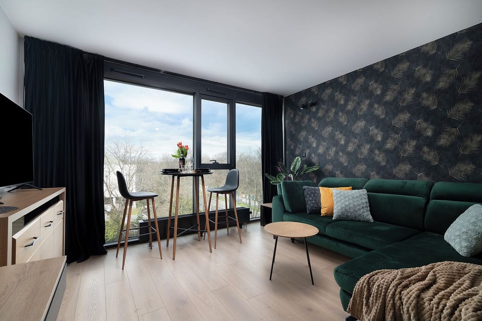 City Apartment, City View | Living area | Flat-screen TV