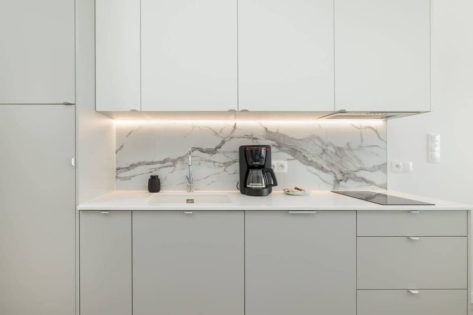 Modern, fully equipped kitchenette. 