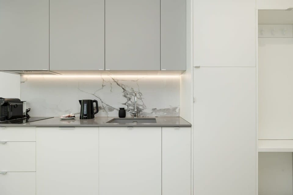 Kitchenette with plenty of kitchen utensils and dishes. 